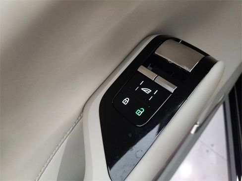 New 2025 Volvo EX90 Plus image 21