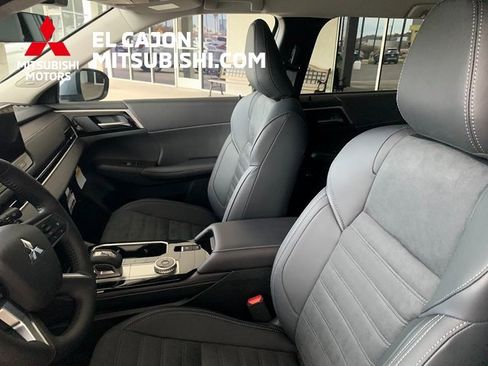 New 2026 Mitsubishi Outlander SE image 12