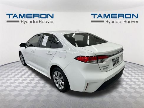 Used 2023 Toyota Corolla LE image 3