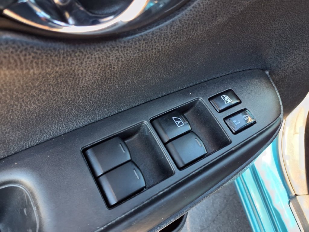 Used 2015 Nissan Versa Note SV w/ SV Convenience Package FWD image 26