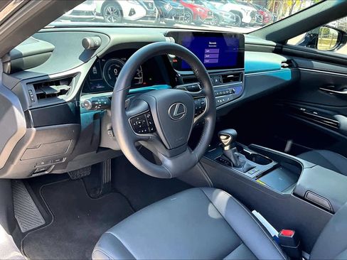 Used 2025 Lexus ES 300h w/ Premium Package FWD image 18