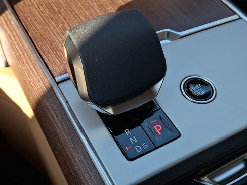 New 2026 Land Rover Range Rover Long Wheelbase SE image 11