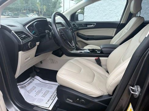 Used 2017 Ford Edge Titanium w/ Technology Package AWD/4WD image 13