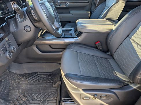 Used 2025 Chevrolet Silverado 1500 ZR2 w/ Technology Package image 3