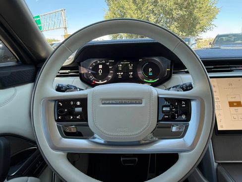 Used 2025 Land Rover Range Rover Autobiography AWD/4WD image 11