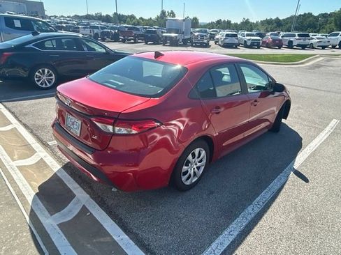 Used 2021 Toyota Corolla LE FWD image 3
