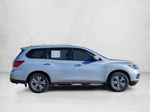Used 2019 Nissan Pathfinder S image 4
