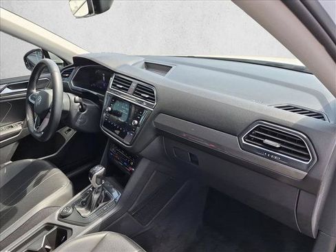 Used 2024 Volkswagen Tiguan SE AWD/4WD image 22