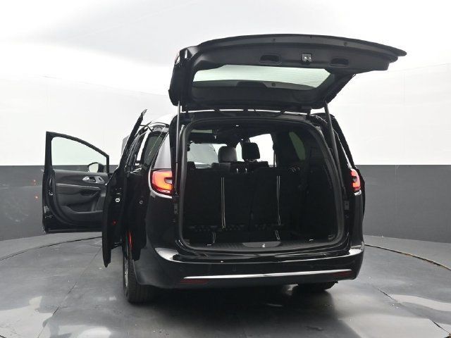 Used 2026 Chrysler Pacifica Limited FWD image 37