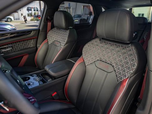 Used 2023 Bentley Bentayga Speed image 12