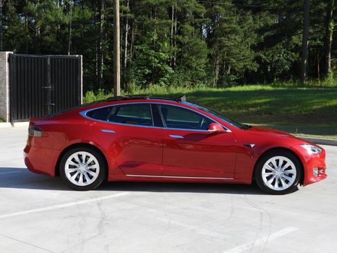 Used 2018 Tesla Model S 100D AWD/4WD image 32