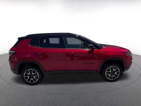 Used 2025 Jeep Compass Trailhawk AWD/4WD image 16