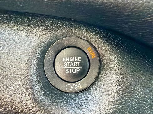 Used 2020 Jeep Cherokee Limited image 35