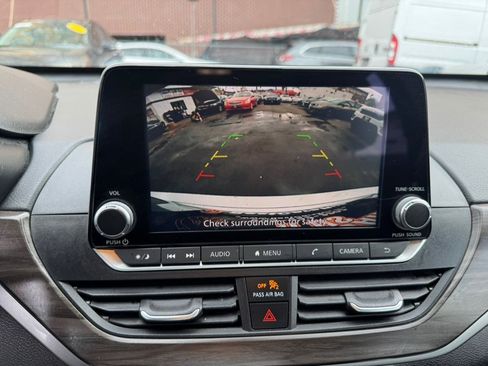 Used 2024 Nissan Altima 2.5 SV image 12