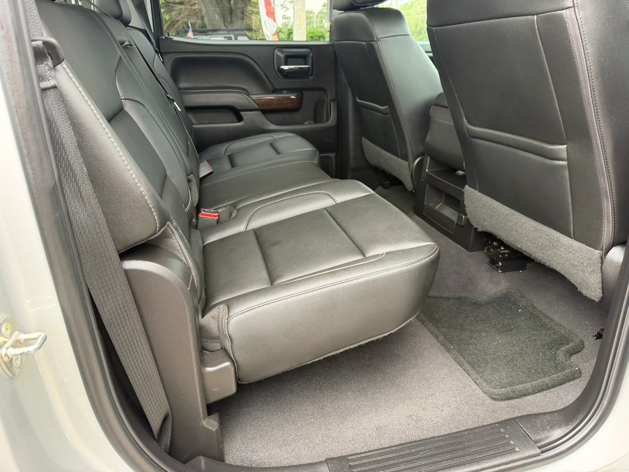 Used 2019 GMC Sierra 2500 SLT w/ Duramax Plus Package AWD/4WD image 16