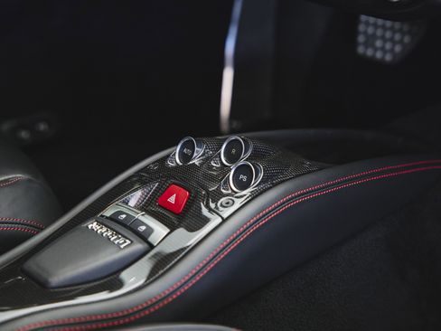 Used 2011 Ferrari 458 Italia Coupe image 31