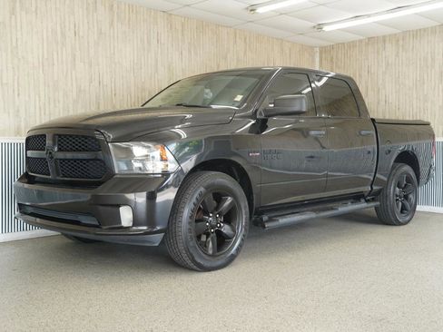 Used 2018 RAM 1500 Express w/ Black Ram 1500 Express Group RWD image 9