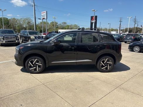 New 2026 Nissan Kicks SV w/ Charging Package FWD image 4
