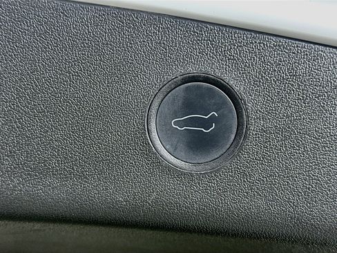 Used 2022 Tesla Model 3 Long Range AWD/4WD image 27