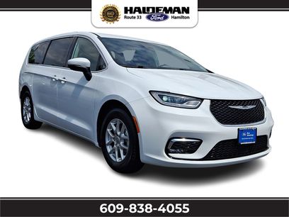 Used 2023 Chrysler Pacifica Touring-L