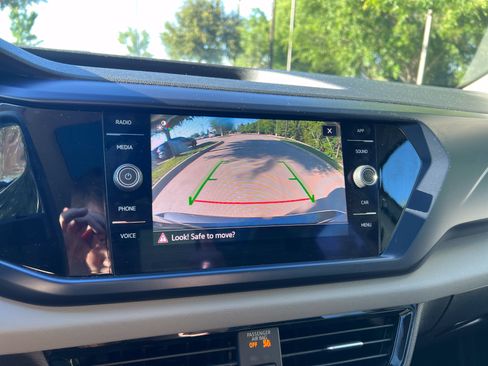 Certified 2022 Volkswagen Taos SE w/ Panoramic Sunroof Package FWD image 22