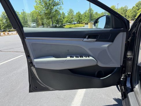 Used 2017 Hyundai Elantra SE FWD image 11