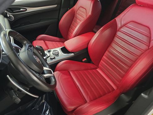 Used 2022 Alfa Romeo Stelvio Veloce image 17
