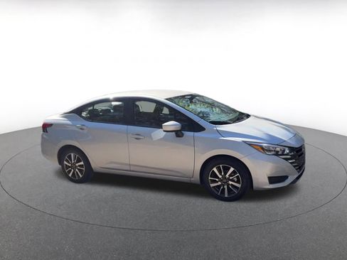 Used 2025 Nissan Versa SV image 2