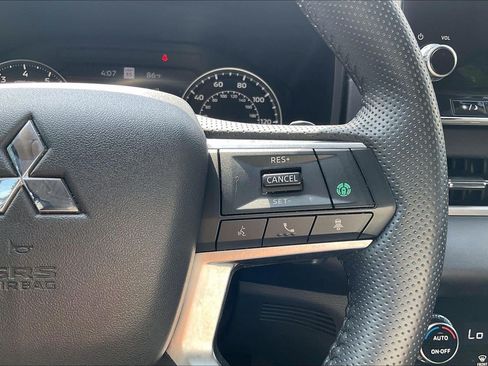 Used 2024 Mitsubishi Outlander SE AWD/4WD image 20