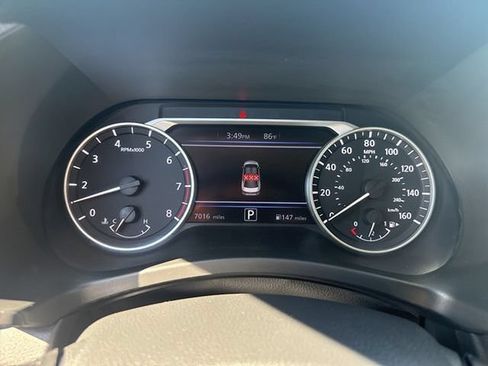 Used 2025 Nissan Sentra SV FWD image 10