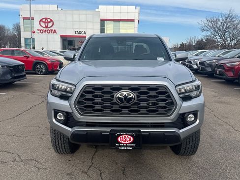 Used 2023 Toyota Tacoma TRD Off-Road image 2