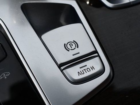 Used 2018 BMW 750i image 37