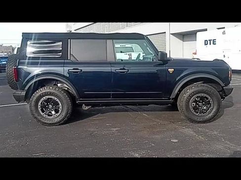 Used 2021 Ford Bronco Badlands image 9