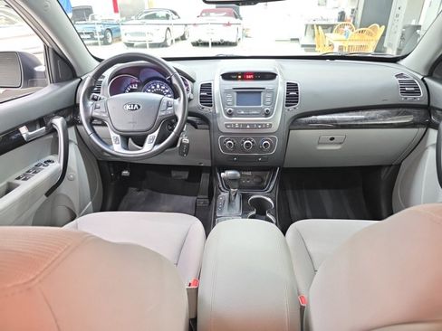 Used 2014 Kia Sorento LX FWD image 10