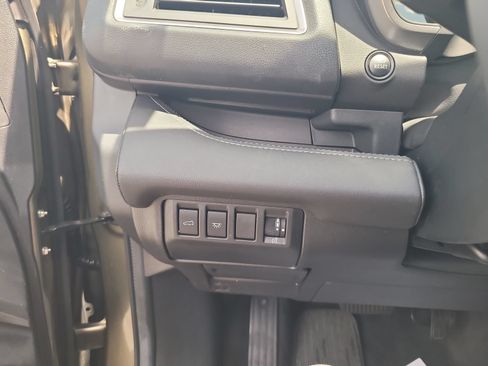 Used 2024 Subaru Ascent Touring AWD/4WD image 17