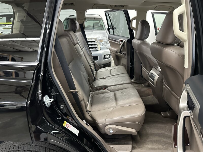 Used 2014 Lexus GX 460 w/ Premium Package AWD/4WD image 12