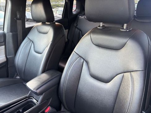 Used 2025 Jeep Compass Limited image 35