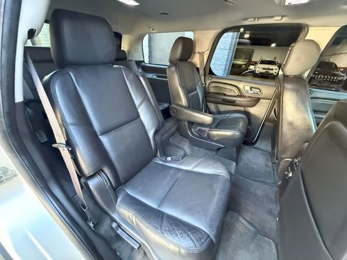 Used 2009 Cadillac Escalade AWD image 16