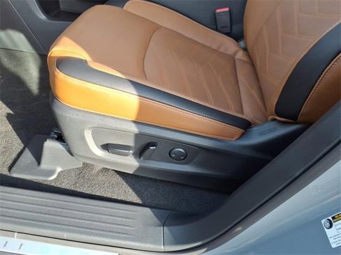 New 2025 Nissan Pathfinder Platinum image 6