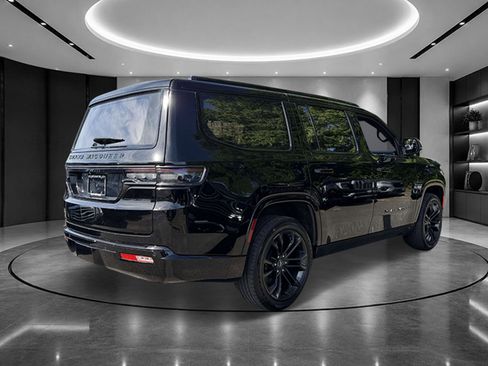 Used 2022 Jeep Grand Wagoneer Series II AWD/4WD image 5