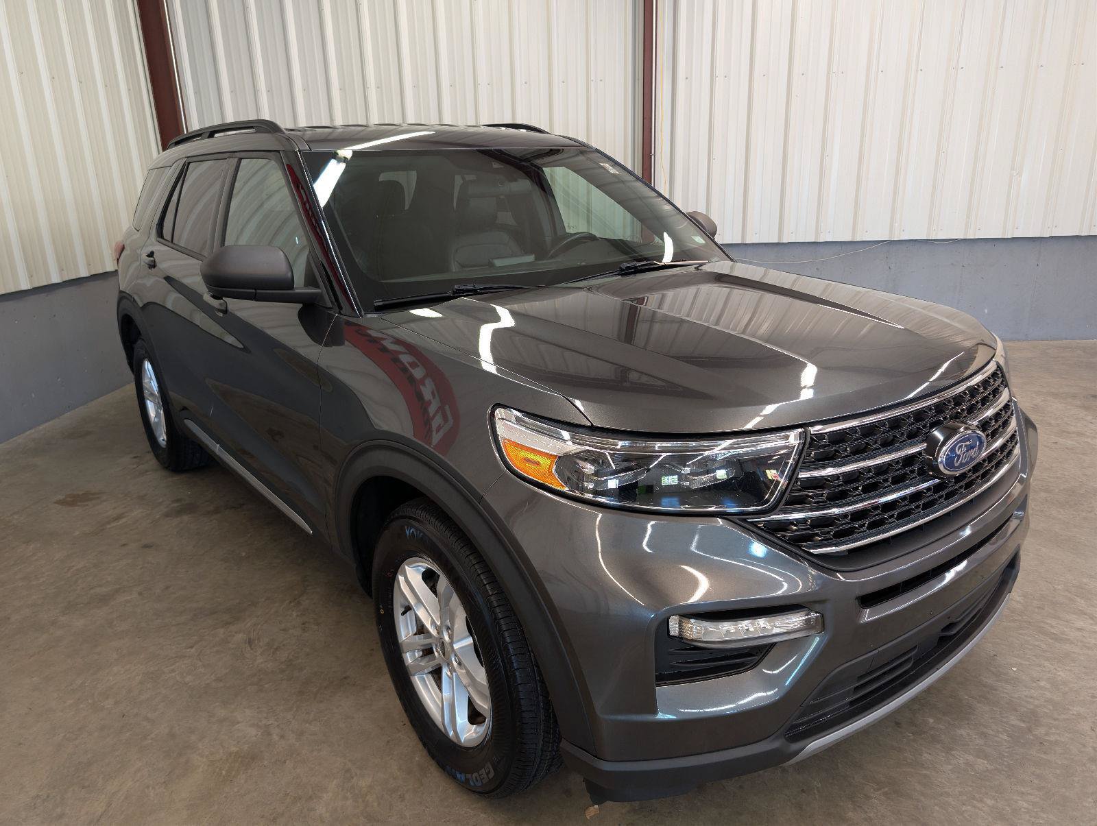 Used 2020 Ford Explorer XLT w/ Equipment Group 202A AWD/4WD image 7