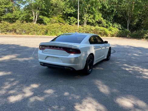 Used 2018 Dodge Charger R/T RWD image 5