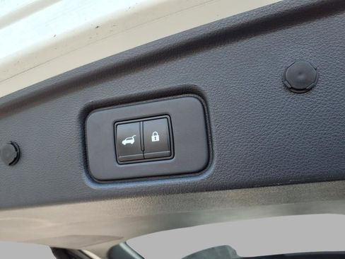 Used 2022 Nissan Pathfinder SL image 27