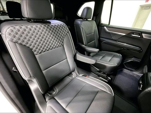 Used 2025 GMC Acadia Denali w/ Super Cruise Package FWD image 33