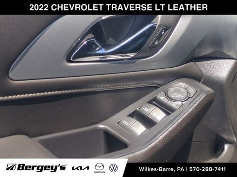 Used 2022 Chevrolet Traverse LT w/ LT Premium Package AWD/4WD image 15