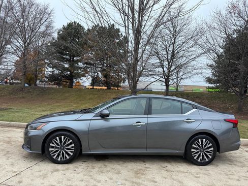 Used 2023 Nissan Altima 2.5 SV image 14