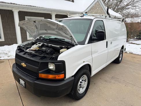 Used 2015 Chevrolet Express 2500 image 33
