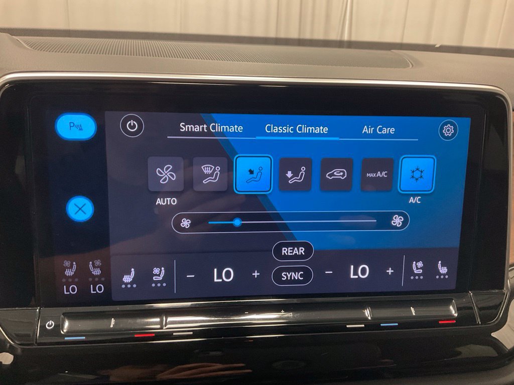 Used 2025 Volkswagen Atlas SE AWD/4WD image 16