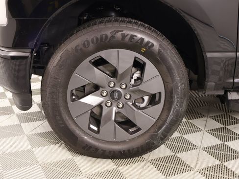 Used 2025 Ford F150 Lightning Lariat image 18