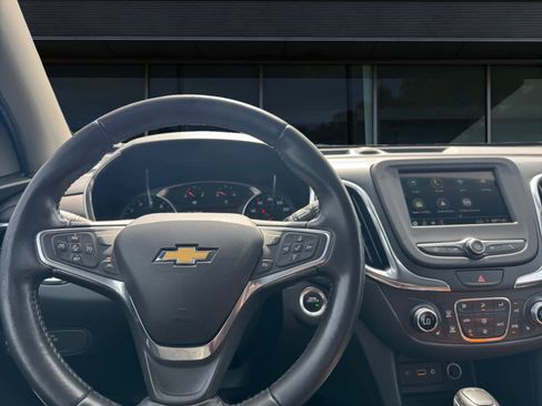 Used 2019 Chevrolet Equinox LT w/ Driver Convenience Package image 3